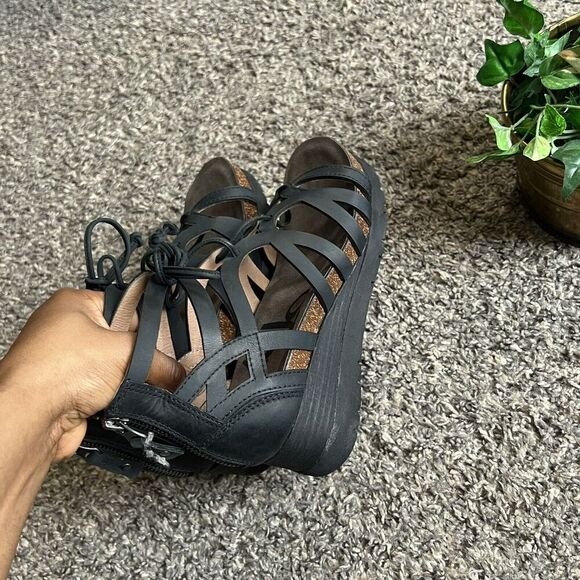 OTBT Nomadic Sandal Size US 6.5 M Black Leather Wedge Heel Lace-Up Strappy New - Picture 5 of 11